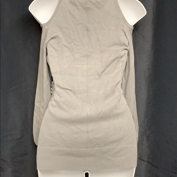 A beautiful gray open shoulders sweater! Gorgeous - Picture 5 of 7